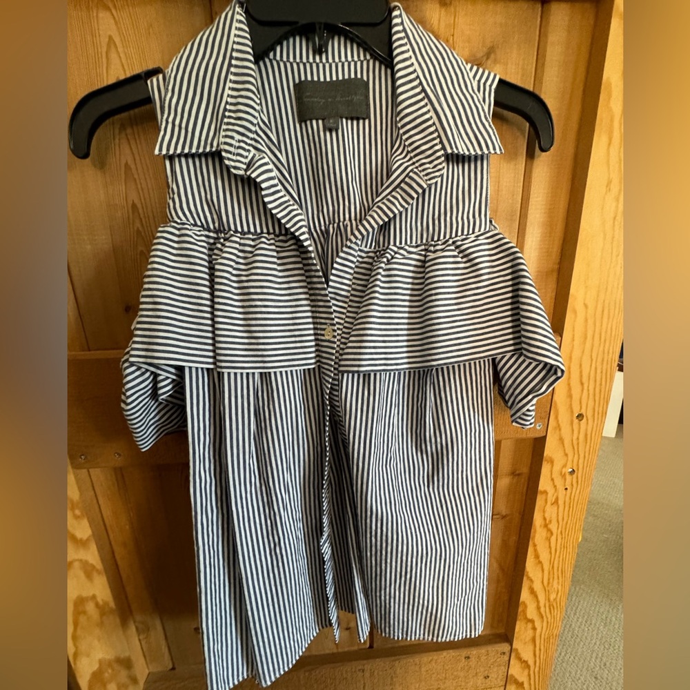Blue and white stripe shirt - size S